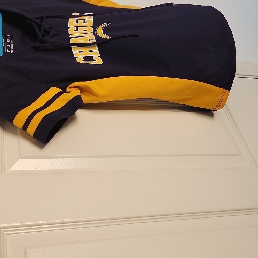 Womans Chargers Small T shirt - Picture 3 of 5